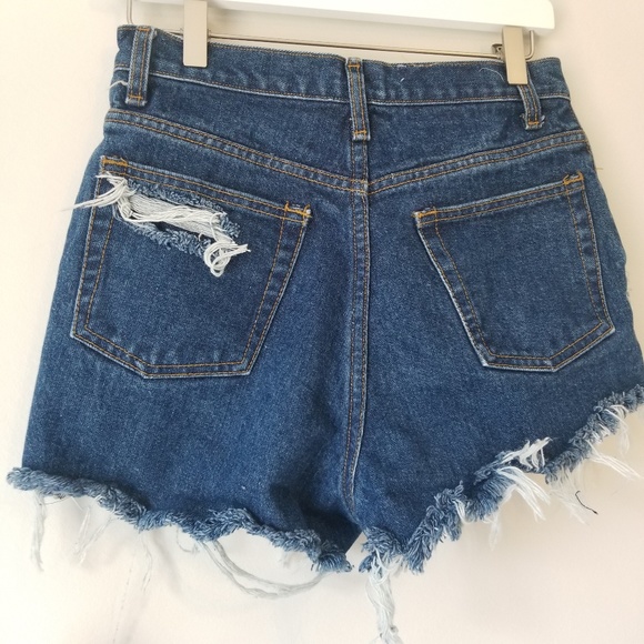 Vintage Fit High Waist Cut Off Distressed Shorts7 - Picture 4 of 7